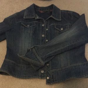Denim jacket. Slightly flared waist.